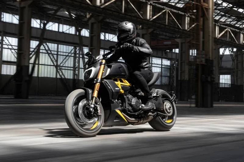 2022 Ducati Diavel Black Steel-3