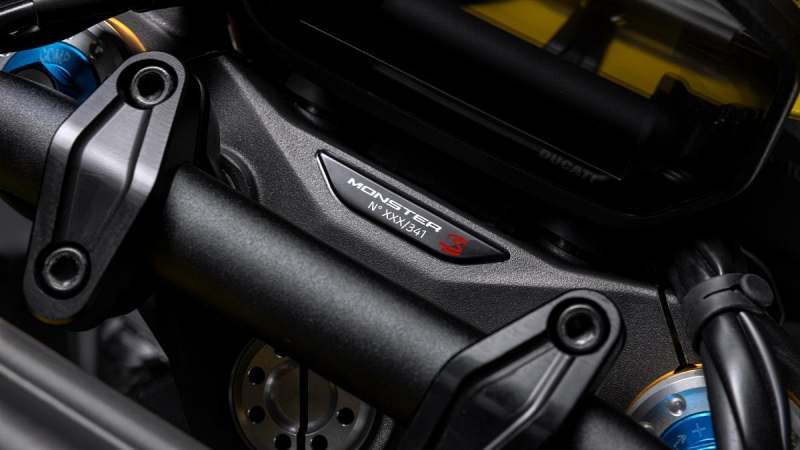 _DUCATI MONSTER SENNA Edition-3