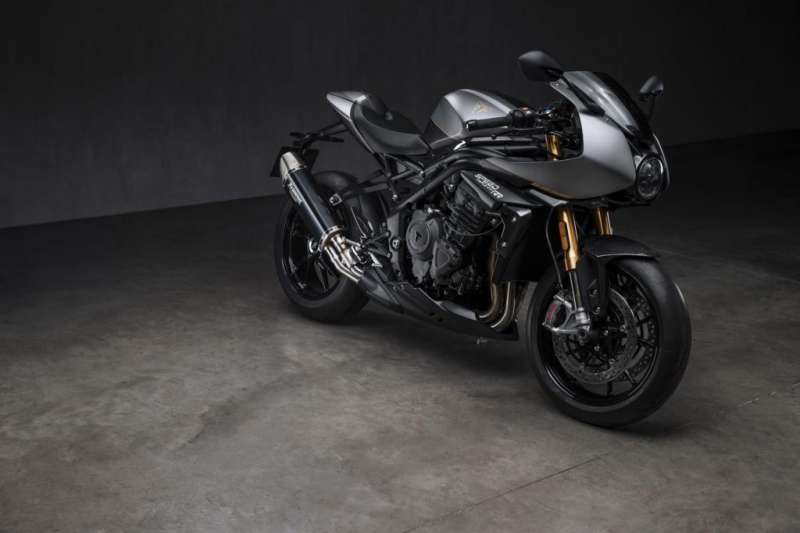 Triumph Speed Triple 1200 RR Breitling-11