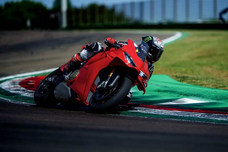 _2025 Ducati Panigale V4 S-0