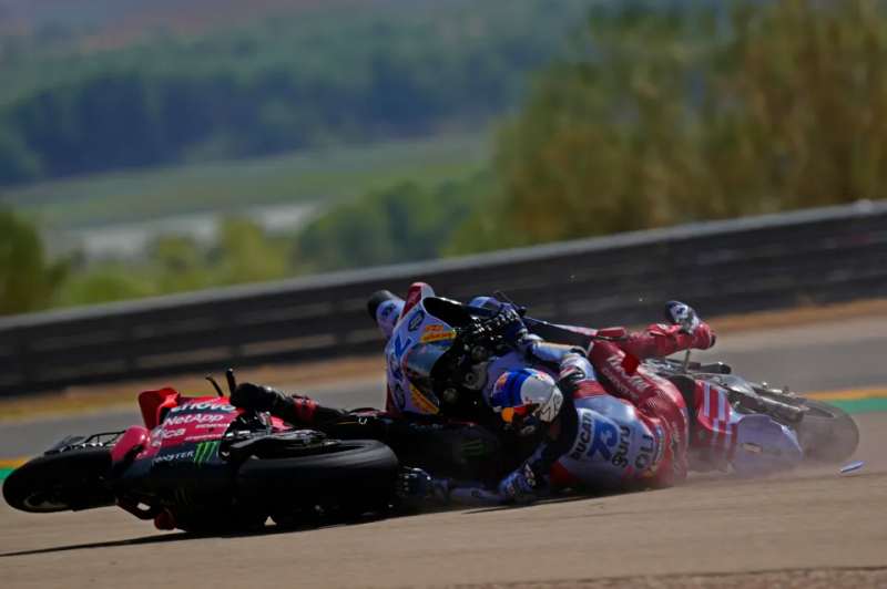 _Alex Marquez crash Francesco Bagnaia-2