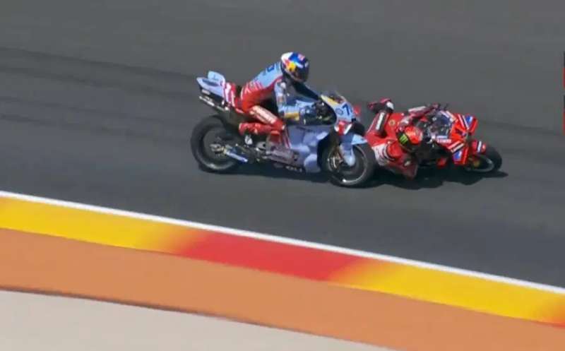 _Alex Marquez crash Francesco Bagnaia-2