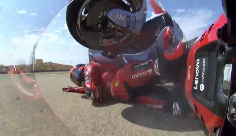 _Alex Marquez crash Francesco Bagnaia-2