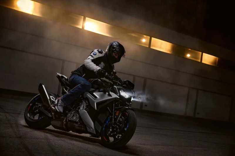 _2025 BMW M1000R-2