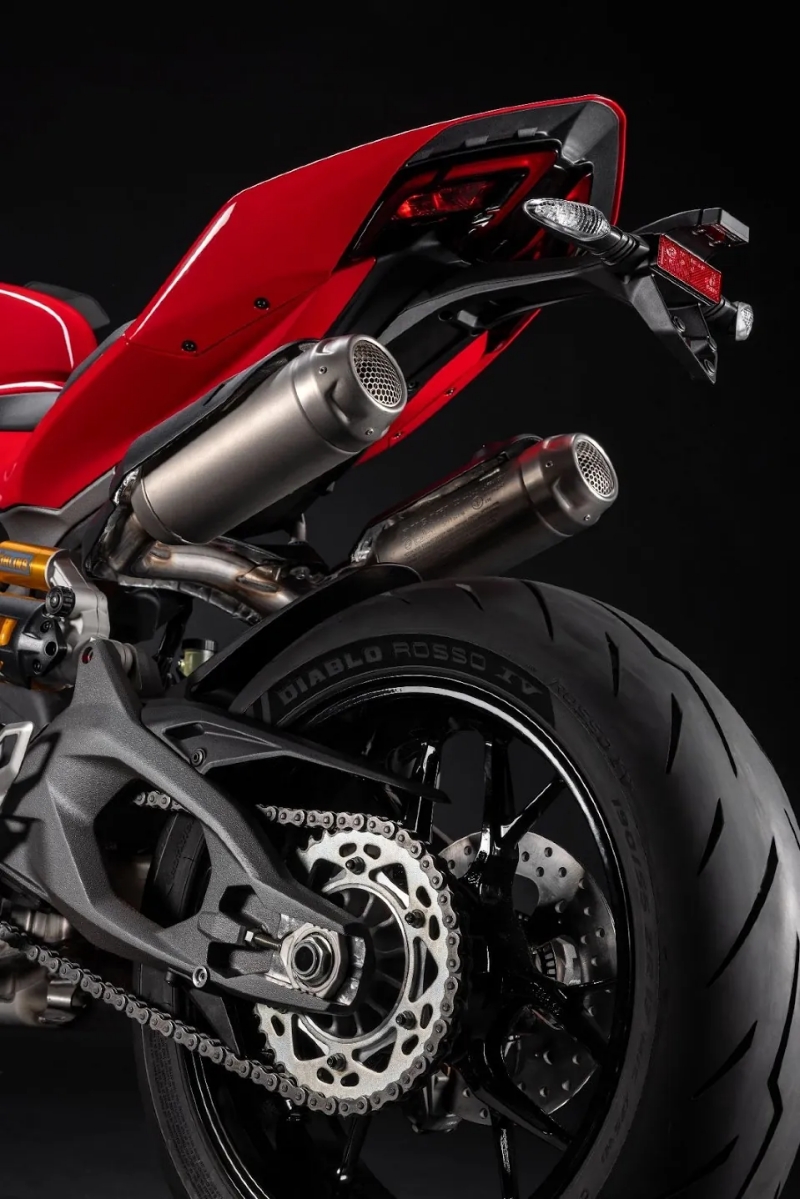 2025 Ducati Streetfighter V2 and V2S-1