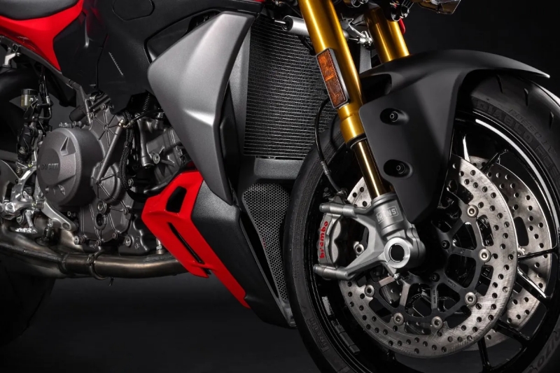 2025 Ducati Streetfighter V2 and V2S-1