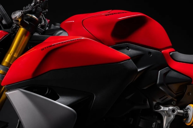 2025 Ducati Streetfighter V2 and V2S-1