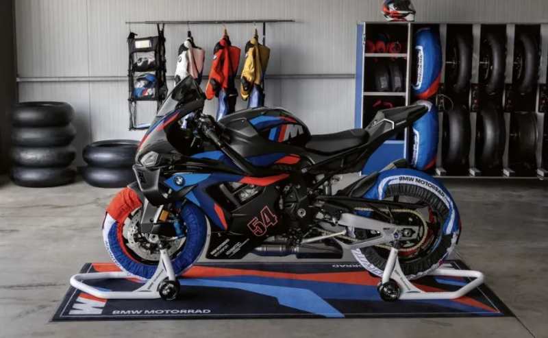 BMW M1000RR 2025-1